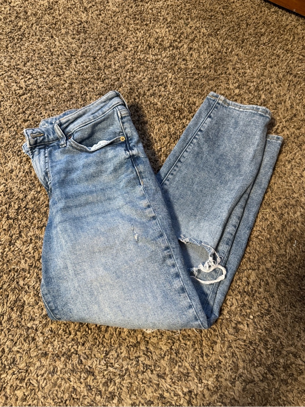 Old Navy Light Blue Straight-Leg Jeans with Knee Distress